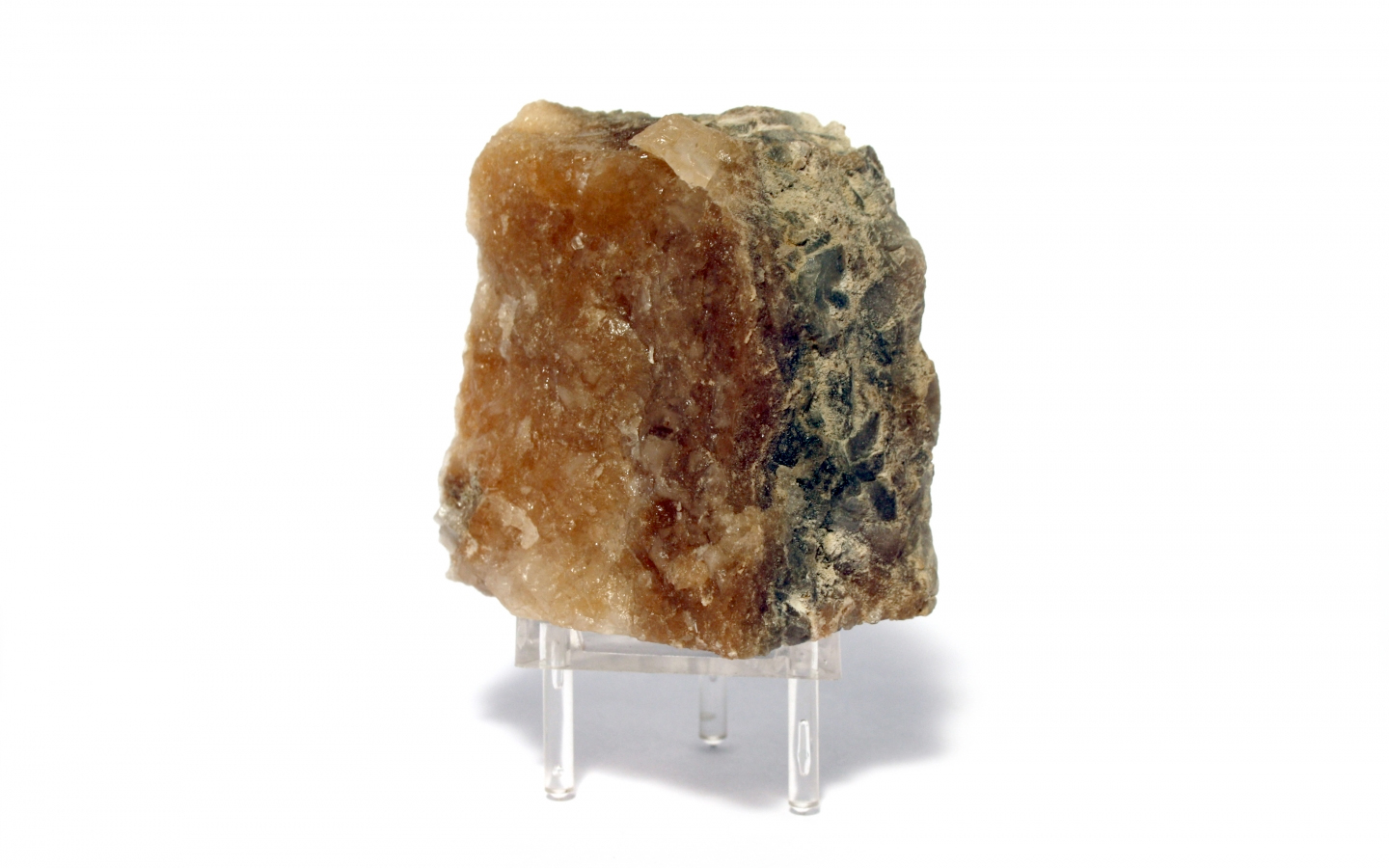 Piedra de sal de roca de halita cruda aislada
