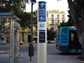 Poste de recarga para la tarjeta-bus