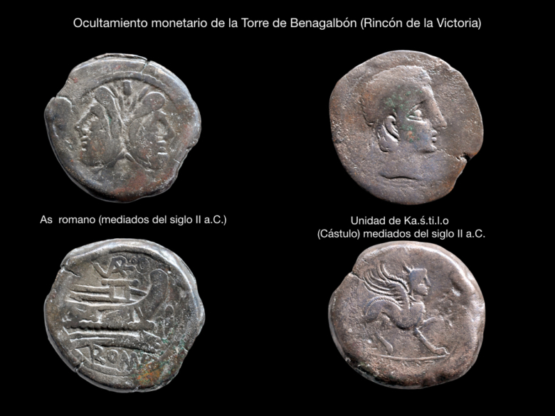 Moneda romana junto a moneda de Castulo encontradas en el yacimiento. /UMA