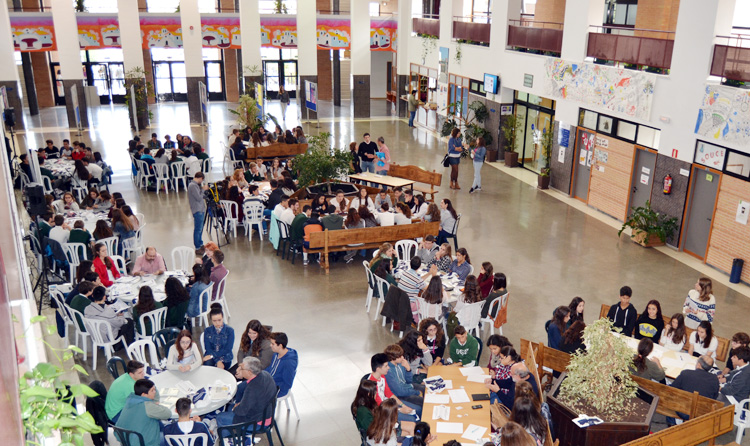 Más de un centenar de estudiantes desayunan con la ciencia