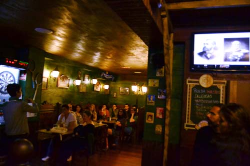 El último Beer for Science analiza la histórica relación entre humanos, virus y bacterias