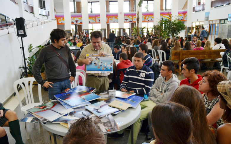 Más de 200 estudiantes de Secundaria buscan respuestas en Café con Ciencia