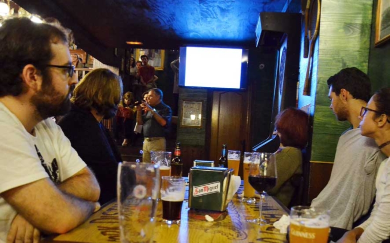 El debate entre herencia cultural y genética abre las tertulias Beer for Science en la Semana de la Ciencia