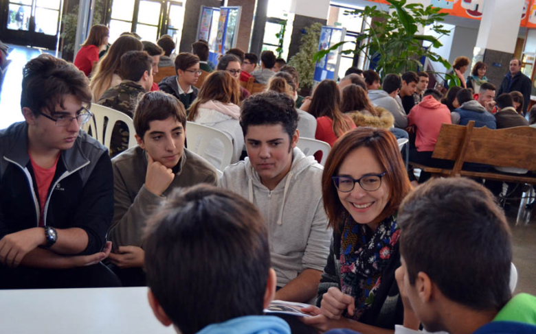 Más de un centenar de escolares desayunan con ciencia en la Universidad de Málaga