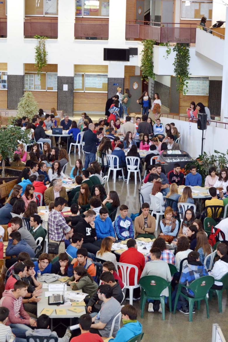 Más de 200 estudiantes de Secundaria buscan respuestas en Café con Ciencia