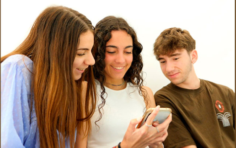 Estudian el papel mediador del 'FOMO' ante el "uso problemático del móvil" de los adolescentes