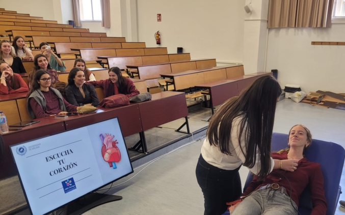 La Facultad de Medicina abre sus puertas a un centenar de estudiantes en ‘Escucha tu corazón’