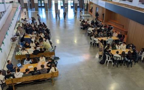 Un centenar de estudiantes preuniversitarios comparten desayuno con  investigadores de la UMA 